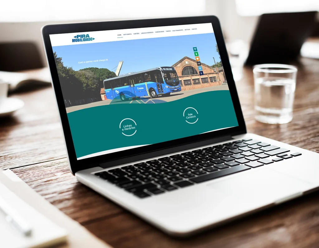 Mockup do site da Piramobilidade, serviço de transporte público de Piracicaba, criado pela RS Sumaré, com interface intuitiva para informações de rotas e horários.