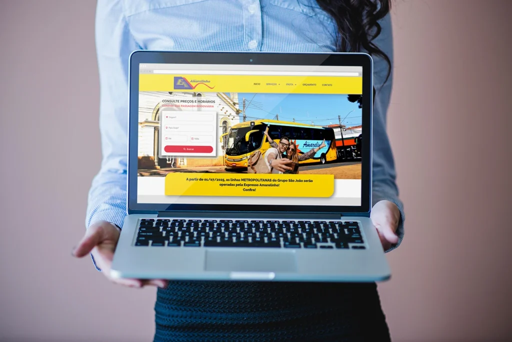 Mockup do novo site da empresa de ônibus Expresso Amarelinho, de Capão Bonito, com design moderno e interface otimizada para a compra de passagens online.